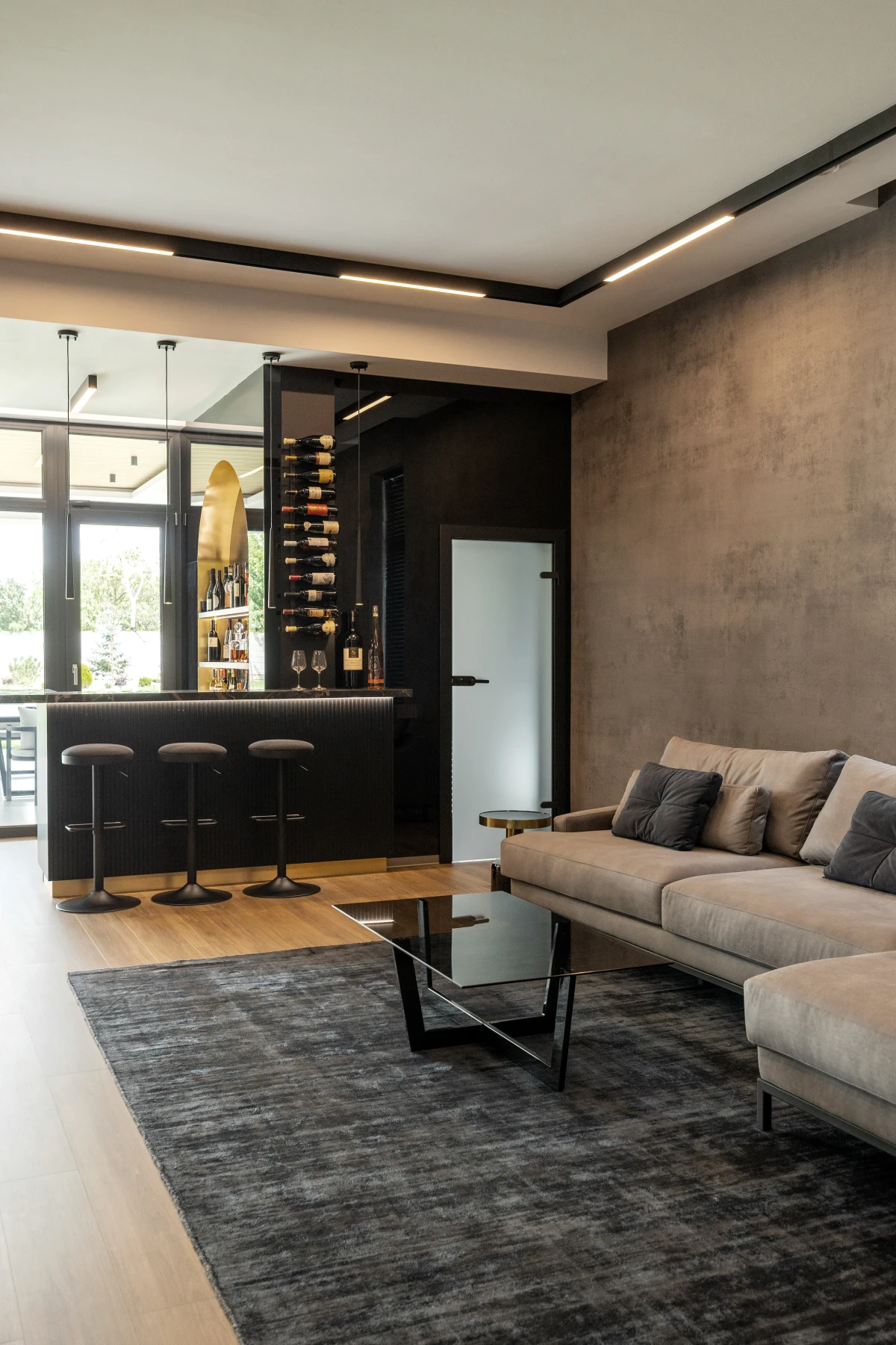Lounge + office
