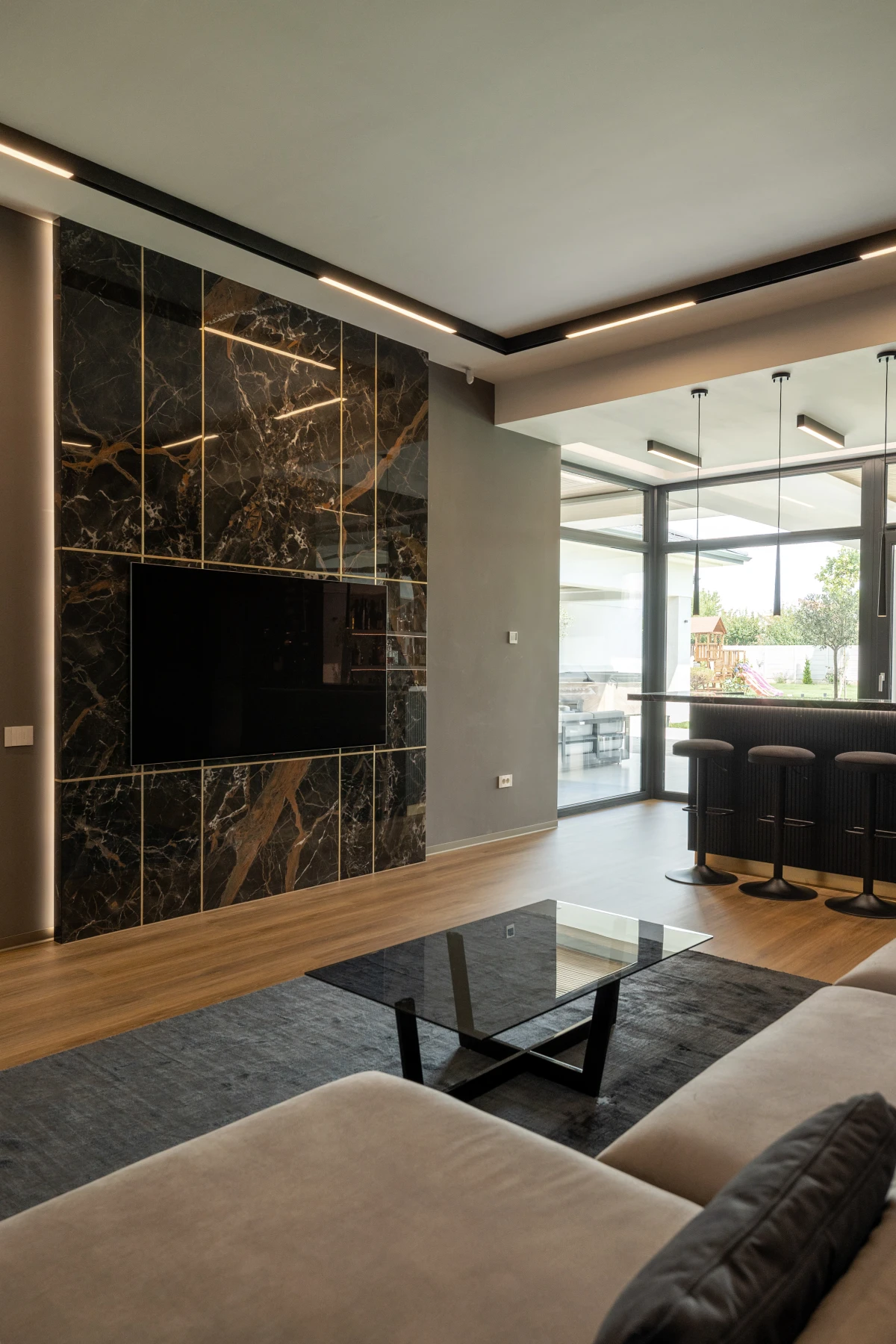 Lounge + office